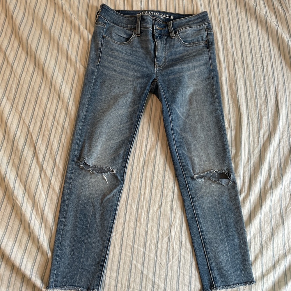 american eagle ripped skinny jeans